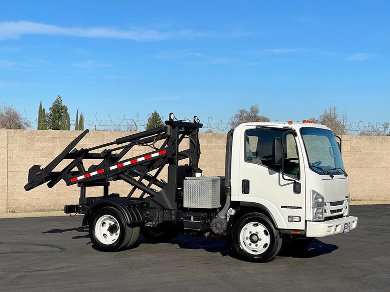 2016 Isuzu NPR CDU Container Delivery