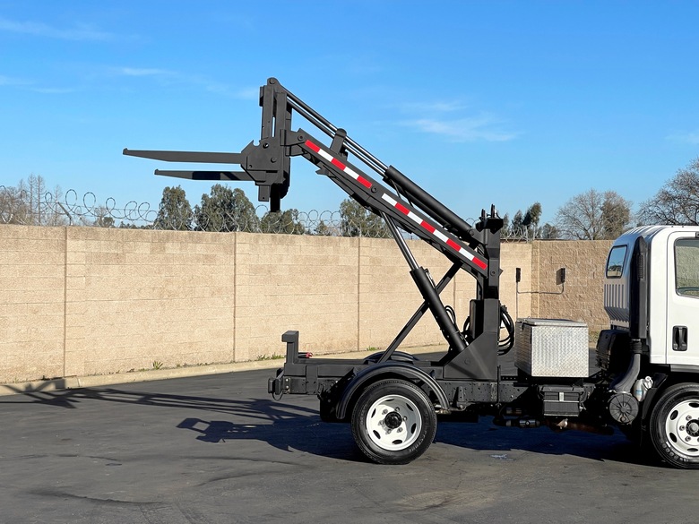 2016 Isuzu NPR CDU Container Delivery