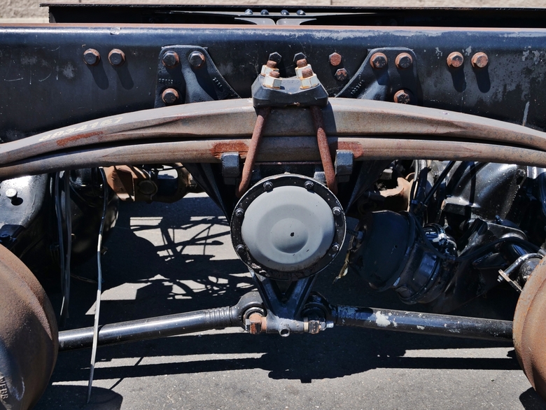 Volvo / Rockwell VBT4012R Tandem Rear Axle & Volvo Suspension