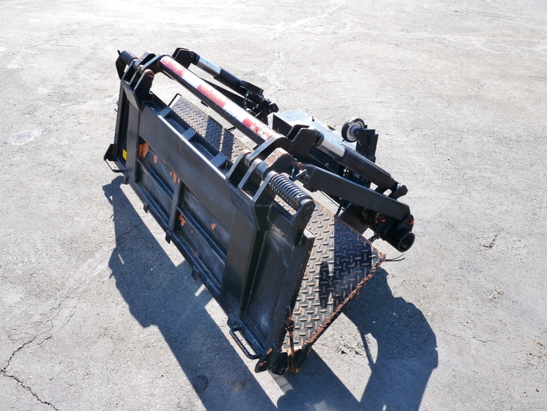 MBB Interlift ILP22 2,200 lbs Liftgate