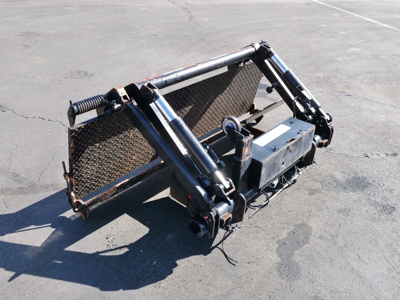 MBB Interlift ILP22 2,200 lbs Liftgate