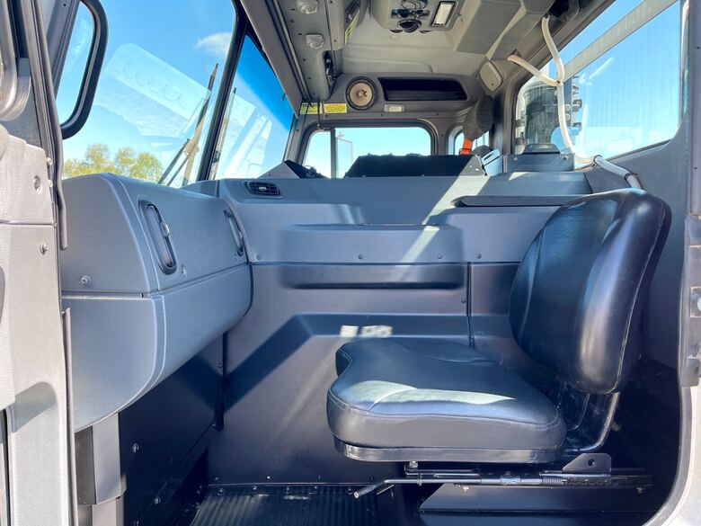 2019 Peterbilt 520 Tandem Axle Cab & Chassis