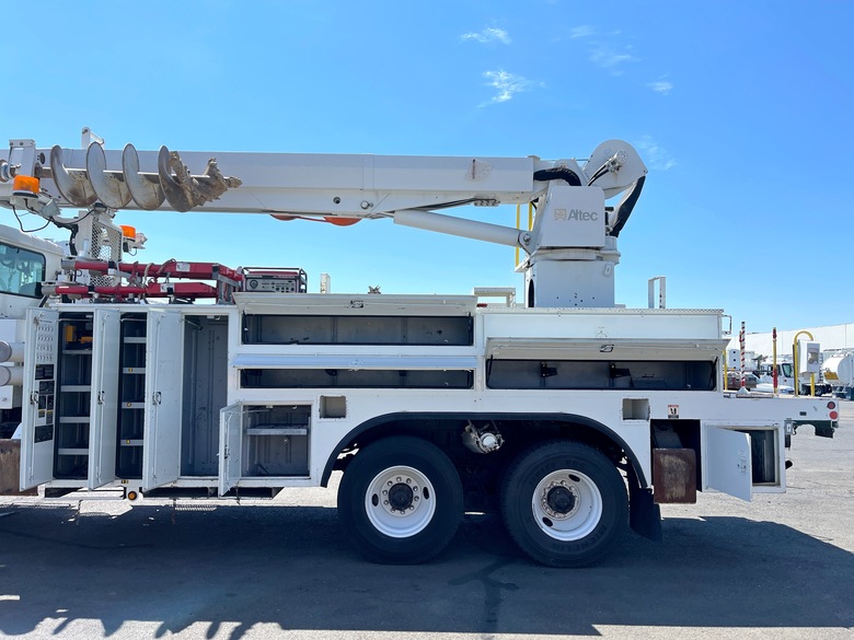 Altec D3060ATR Digger Derrick Body