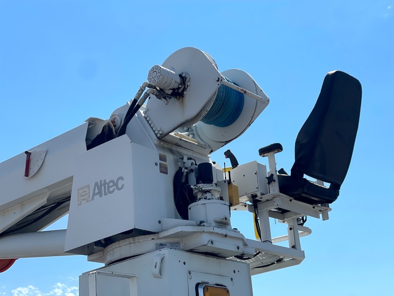 Altec D3060ATR Digger Derrick Body