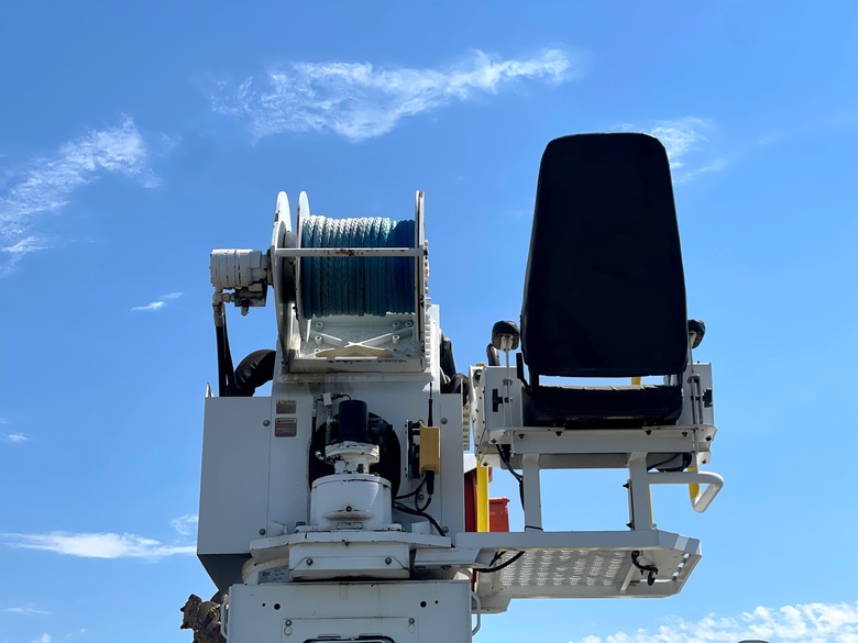 Altec D3060ATR Digger Derrick Body