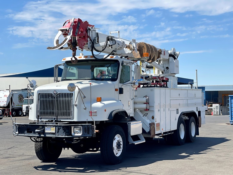 Altec D3060ATR Digger Derrick Body