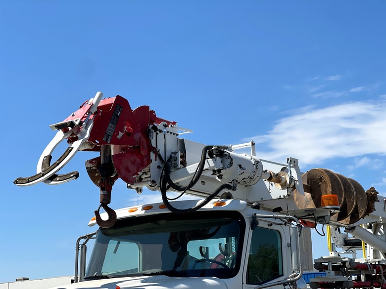 Altec D3060ATR Digger Derrick Body