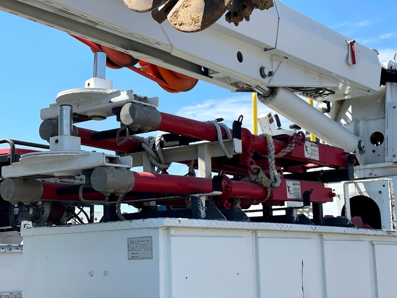 Altec D3060ATR Digger Derrick Body