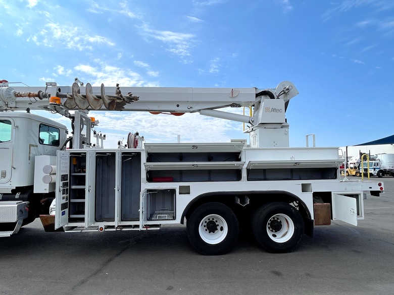 Altec D3060ATR Digger Derrick Body