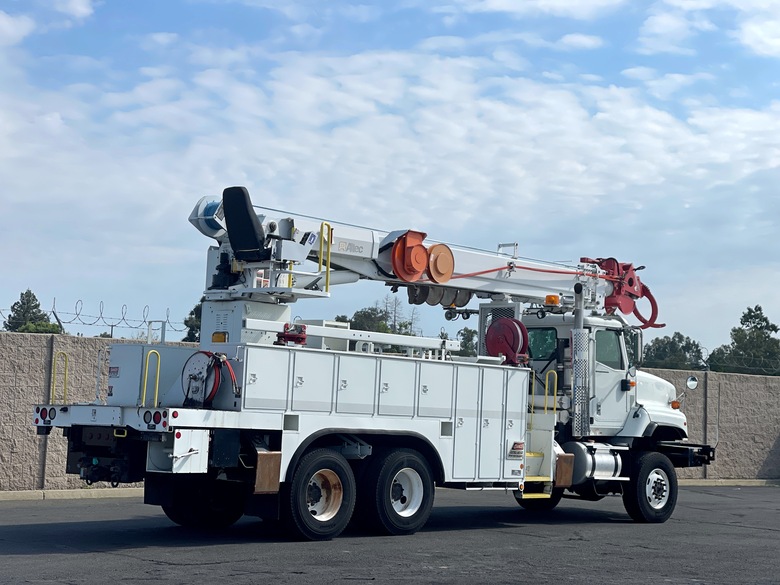 Altec D3060ATR Digger Derrick Body