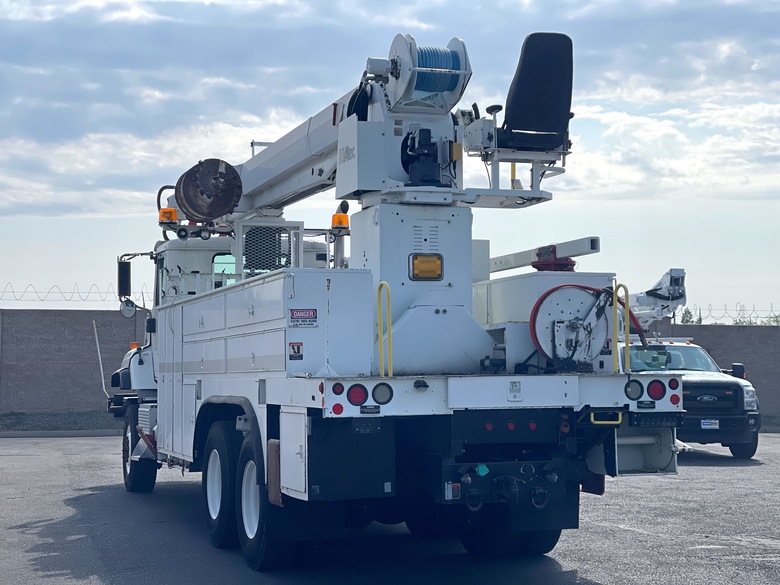 Altec D3060ATR Digger Derrick Body