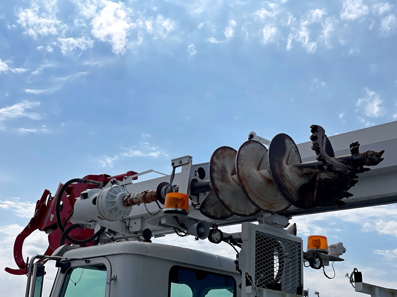 Altec D3060ATR Digger Derrick Body