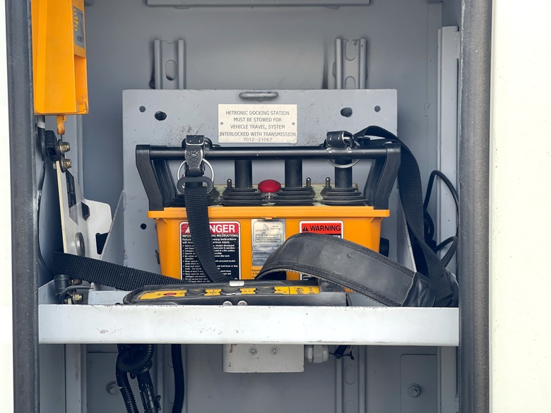 Altec D3060ATR Digger Derrick Body