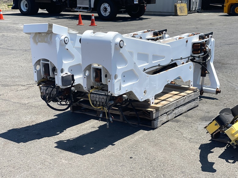 Side Loader Garbage Truck Arms | Dadee Scorpion